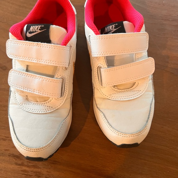 Nike MD Valiant White and Gold Sneakers 13C - Picture 3 of 4